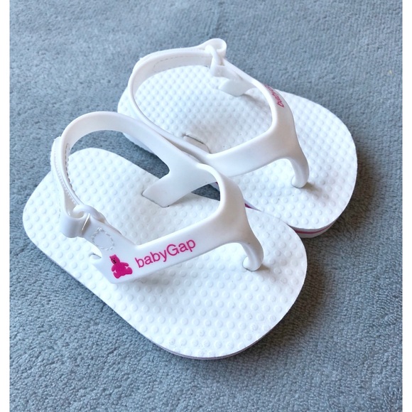 baby gap flip flops